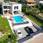 빌라 Comfy Holiday Villa With Seaview 말린스카
