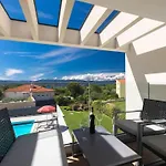 Comfy Holiday Villa With Seaview 빌라