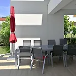 Comfy Holiday Villa With Seaview 빌라 *