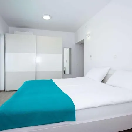 Comfy Holiday Villa With Seaview 빌라 *