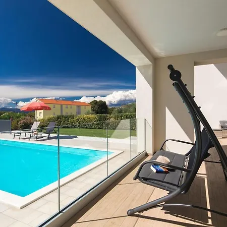 Comfy Holiday Villa With Seaview 말린스카