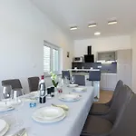 Villa Comfy Holiday Villa With Seaview