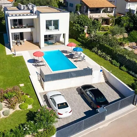 Villa Comfy With Seaview Malinska