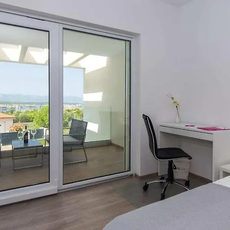 Villa Comfy With Seaview Malinska